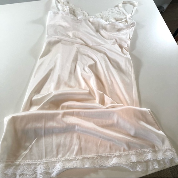 Vintage Ashley Taylor White Slip Dress Women’s 34 B with Lace Trim, Size Small - Picture 12 of 12